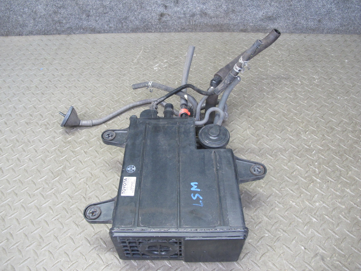 01-06 Lexus UCF30L LS430 Fuel Evap Vapor Charcoal Canister 77740-50092 OEM