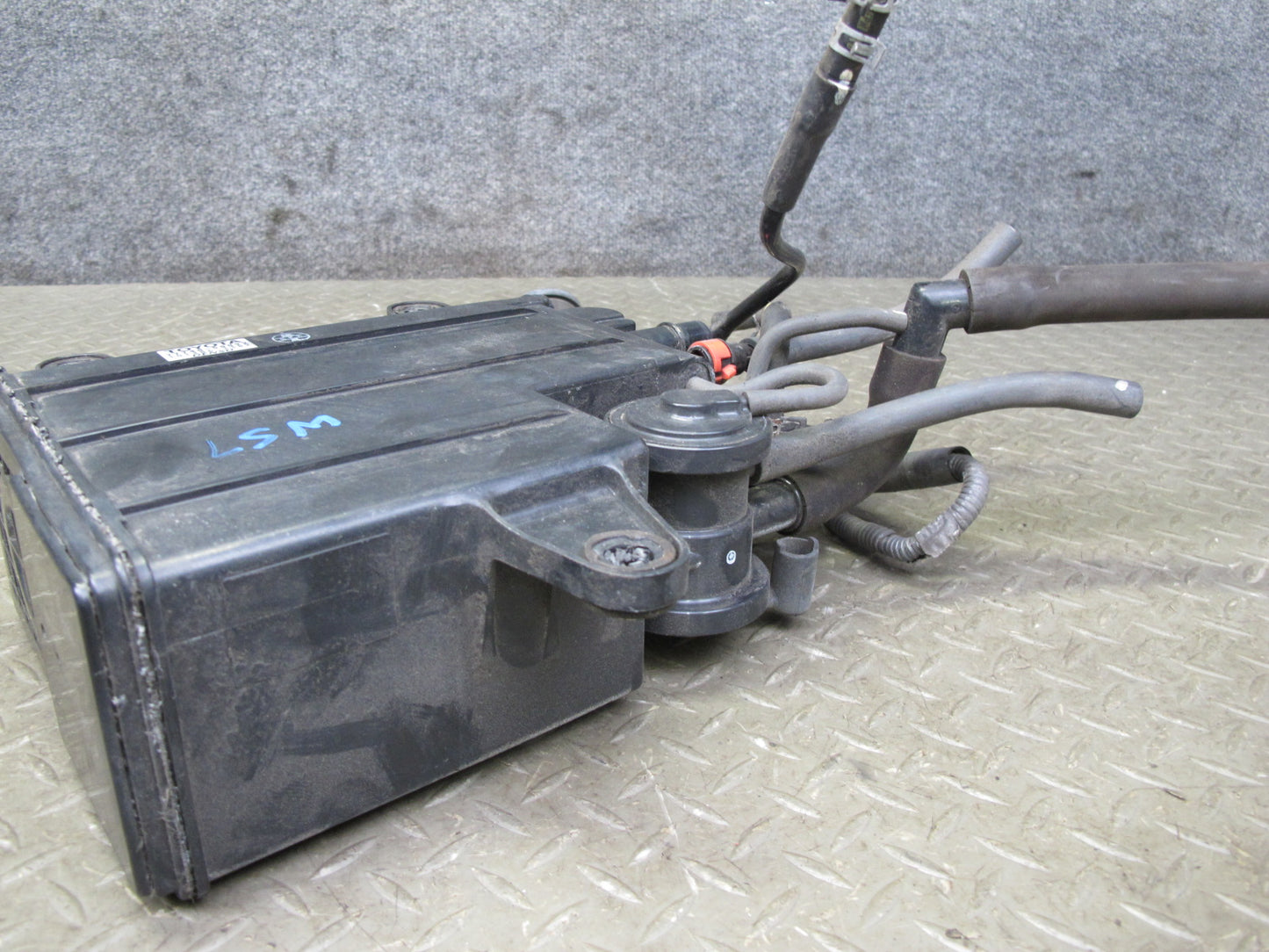 01-06 Lexus UCF30L LS430 Fuel Evap Vapor Charcoal Canister 77740-50092 OEM