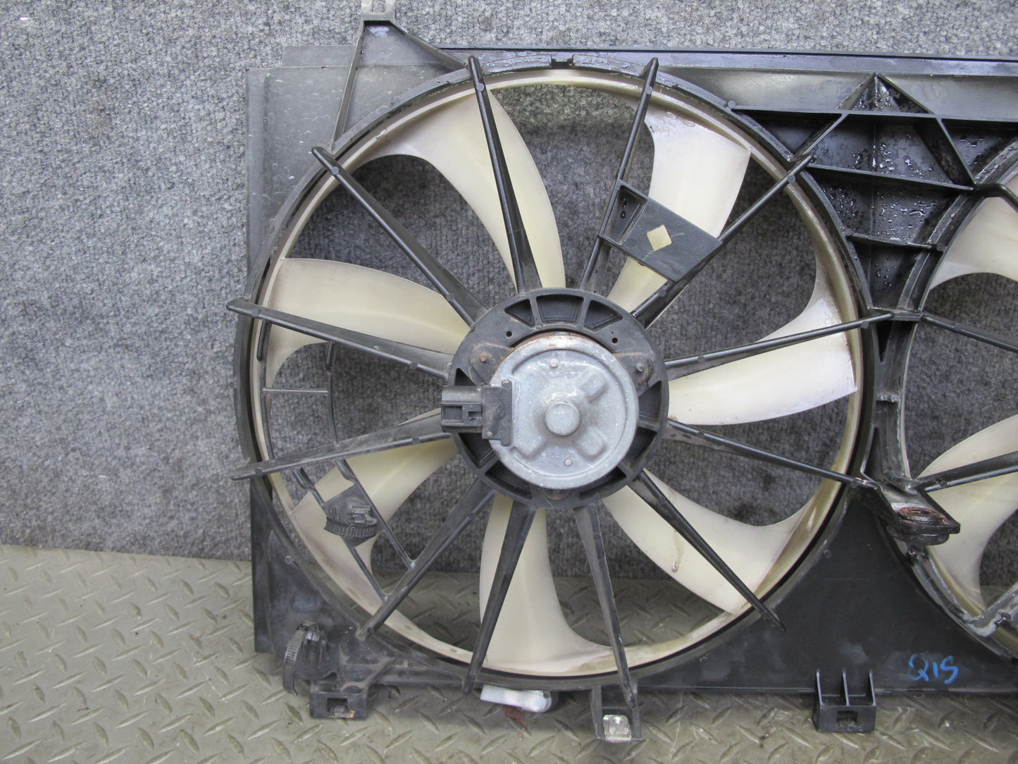 09-12 Lexus IS250 Engine Radiator Cooling Dual Fan Motor w Shroud Assy OEM