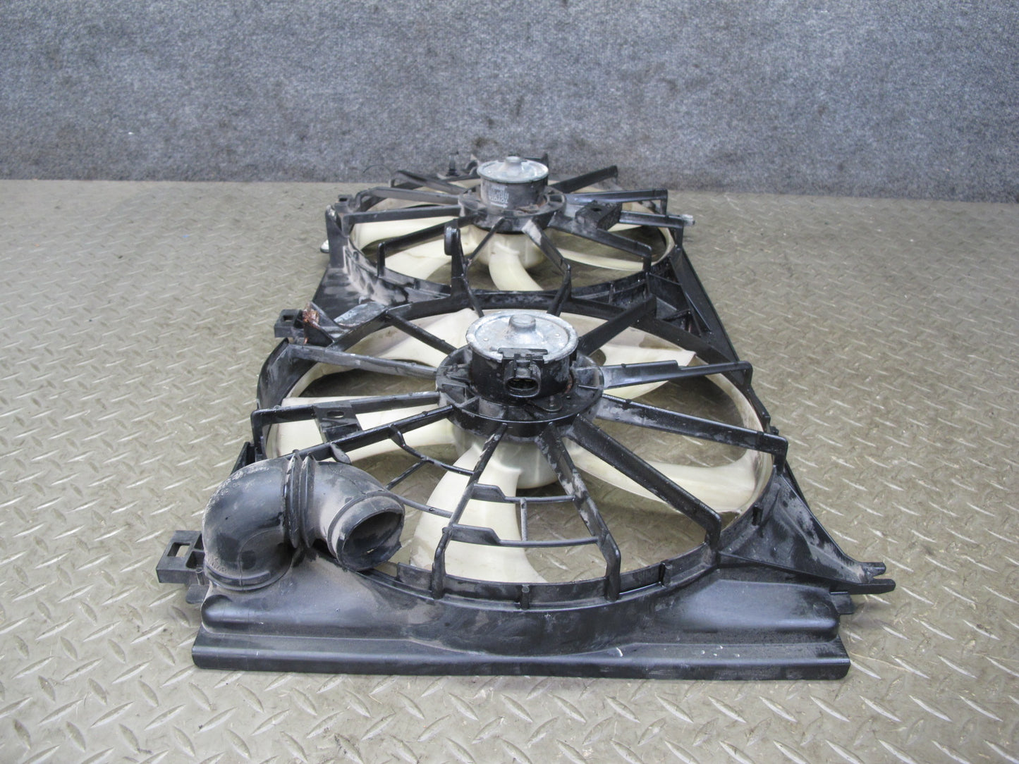 09-12 Lexus IS250 Engine Radiator Cooling Dual Fan Motor w Shroud Assy OEM