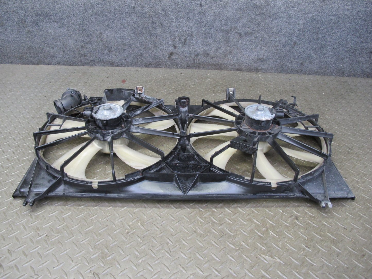 09-12 Lexus IS250 Engine Radiator Cooling Dual Fan Motor w Shroud Assy OEM