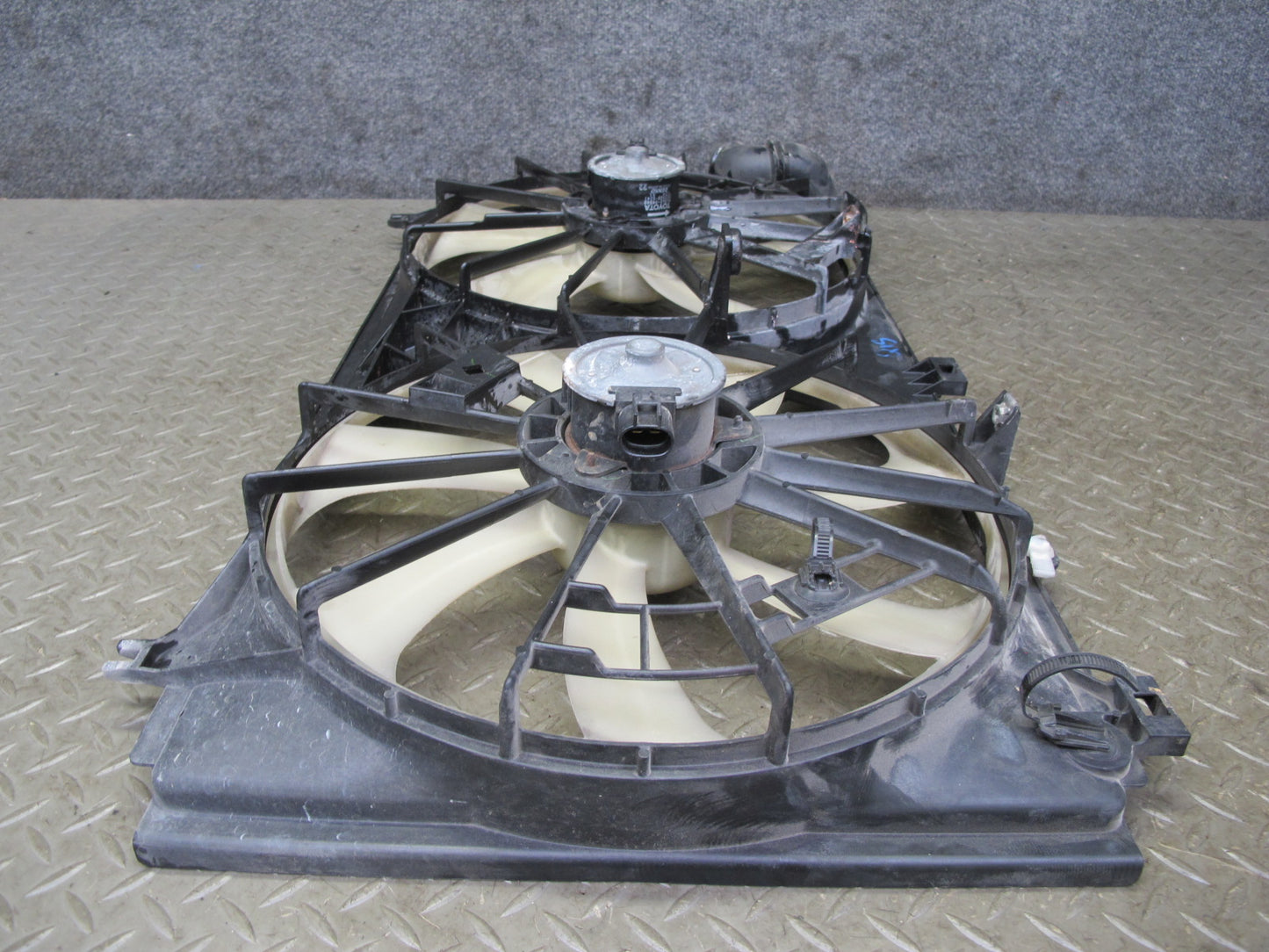 09-12 Lexus IS250 Engine Radiator Cooling Dual Fan Motor w Shroud Assy OEM