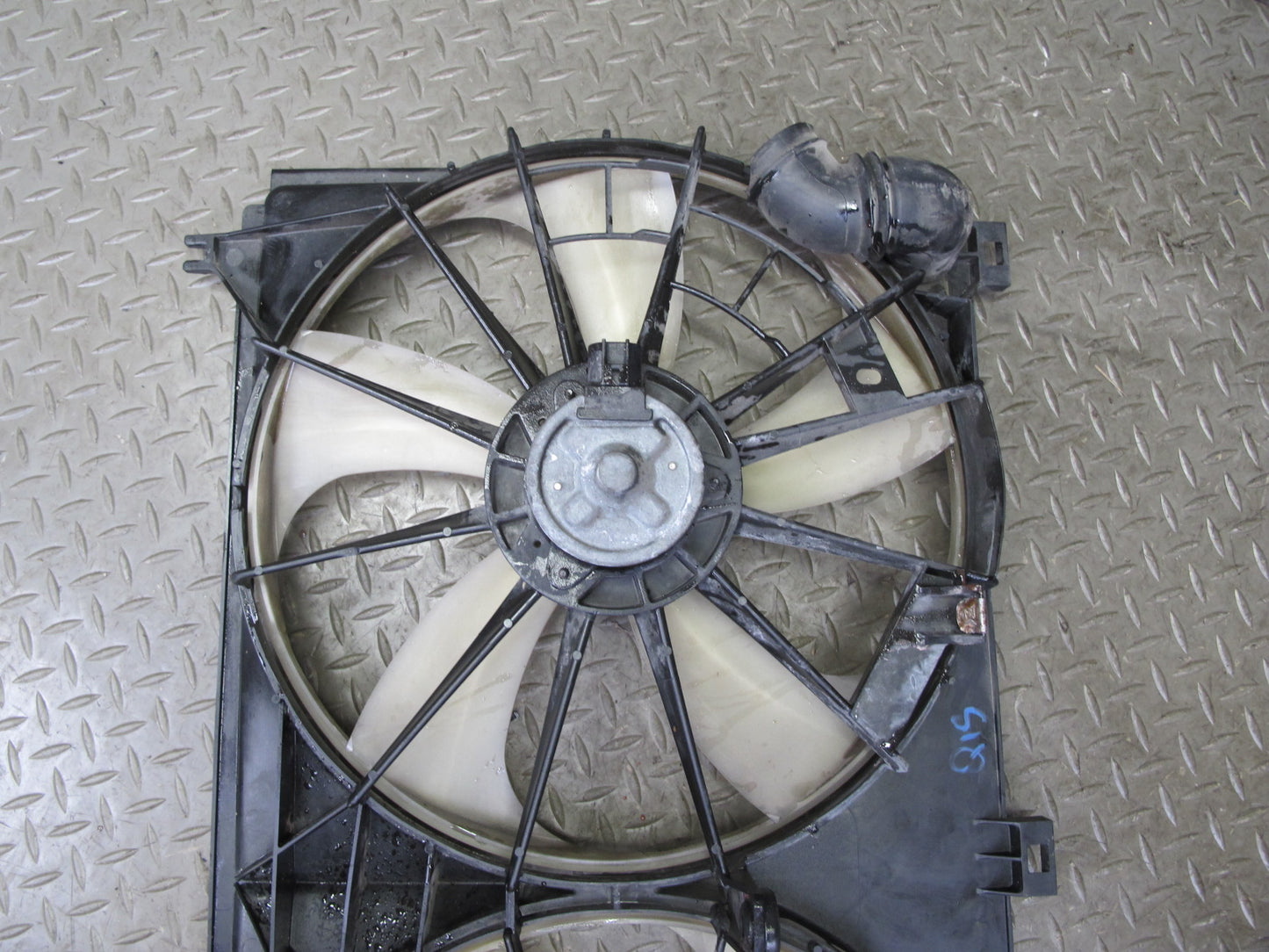 09-12 Lexus IS250 Engine Radiator Cooling Dual Fan Motor w Shroud Assy OEM