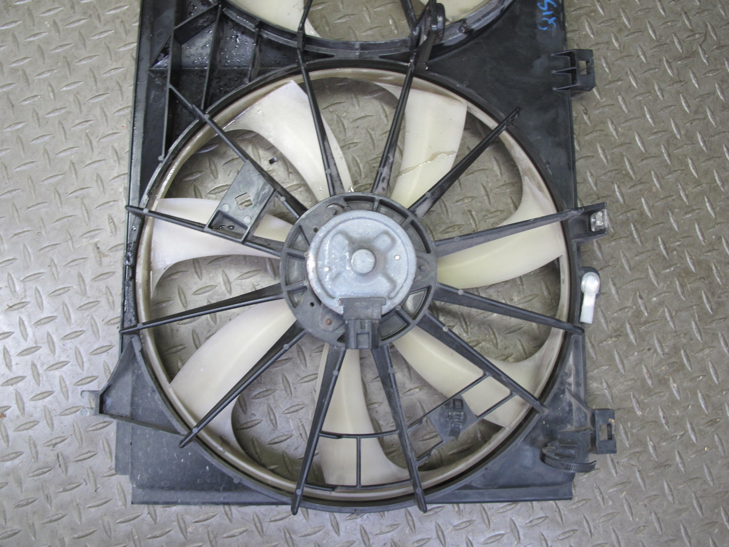09-12 Lexus IS250 Engine Radiator Cooling Dual Fan Motor w Shroud Assy OEM