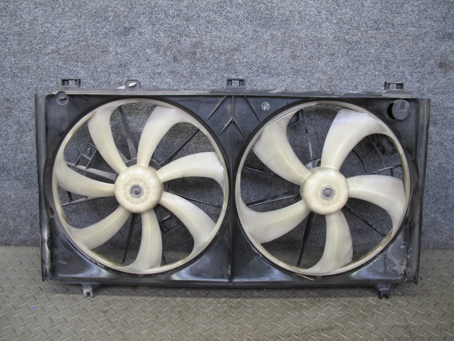 09-12 Lexus IS250 Engine Radiator Cooling Dual Fan Motor w Shroud Assy OEM