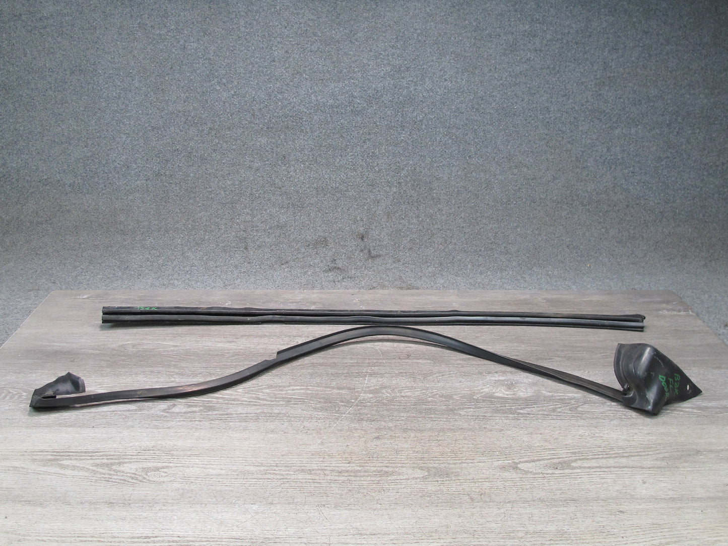 96-02 BMW E36/7 Z3 Roadster Set of 2 Left Driver Door Weatherstrip Seal OEM