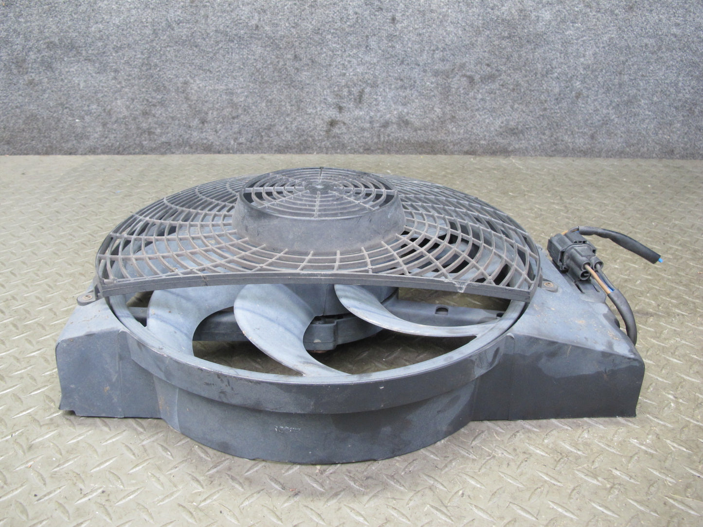 01-02 BMW E36/7 Z3 M54 S54 Engine Radiator Pusher Fan w Housing 6905617 OEM