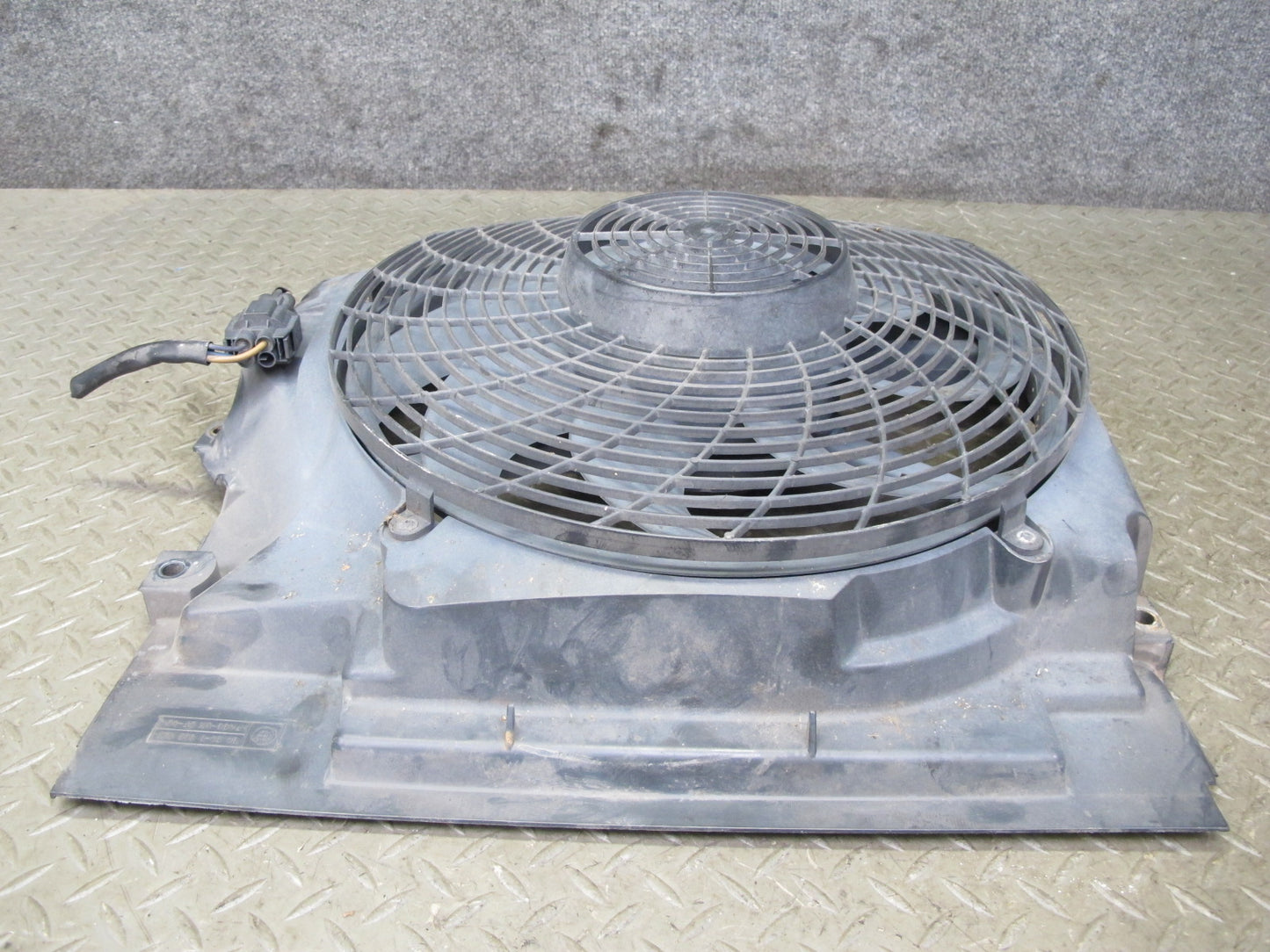 01-02 BMW E36/7 Z3 M54 S54 Engine Radiator Pusher Fan w Housing 6905617 OEM