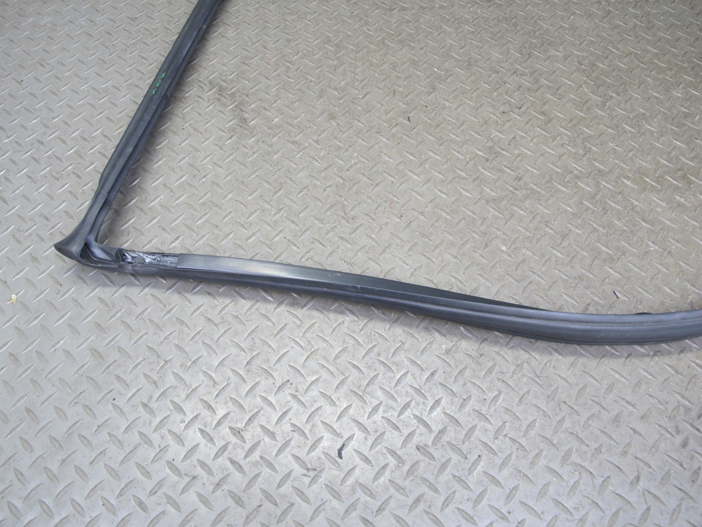 96-02 BMW E36/7 Z3 Roadster Windshield Weatherstrip Rubber Seal OEM