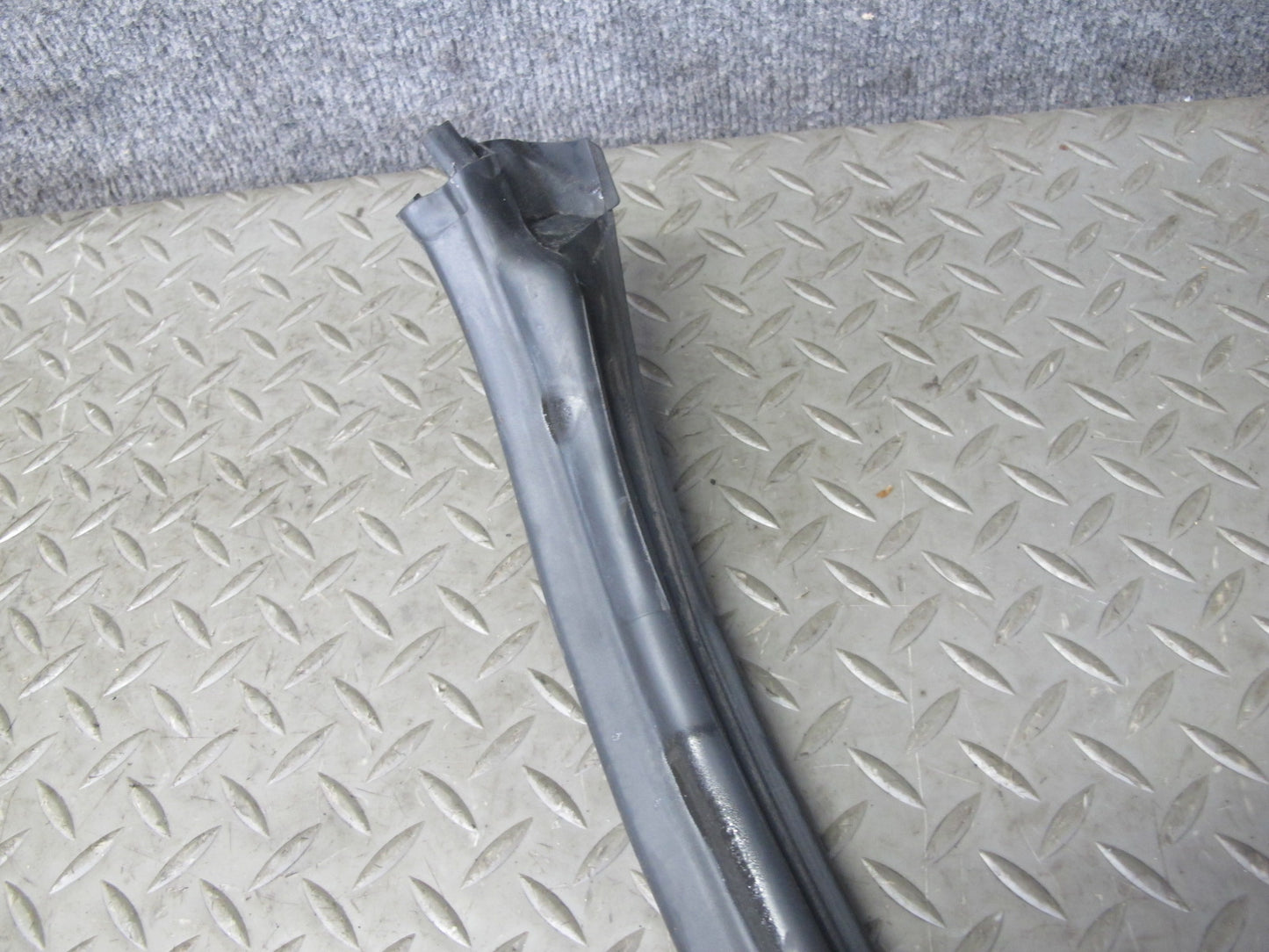96-02 BMW E36/7 Z3 Roadster Windshield Weatherstrip Rubber Seal OEM