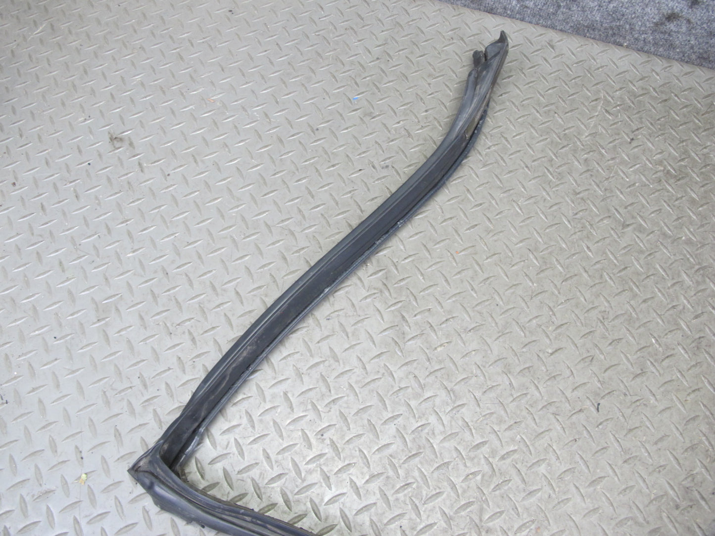 96-02 BMW E36/7 Z3 Roadster Windshield Weatherstrip Rubber Seal OEM