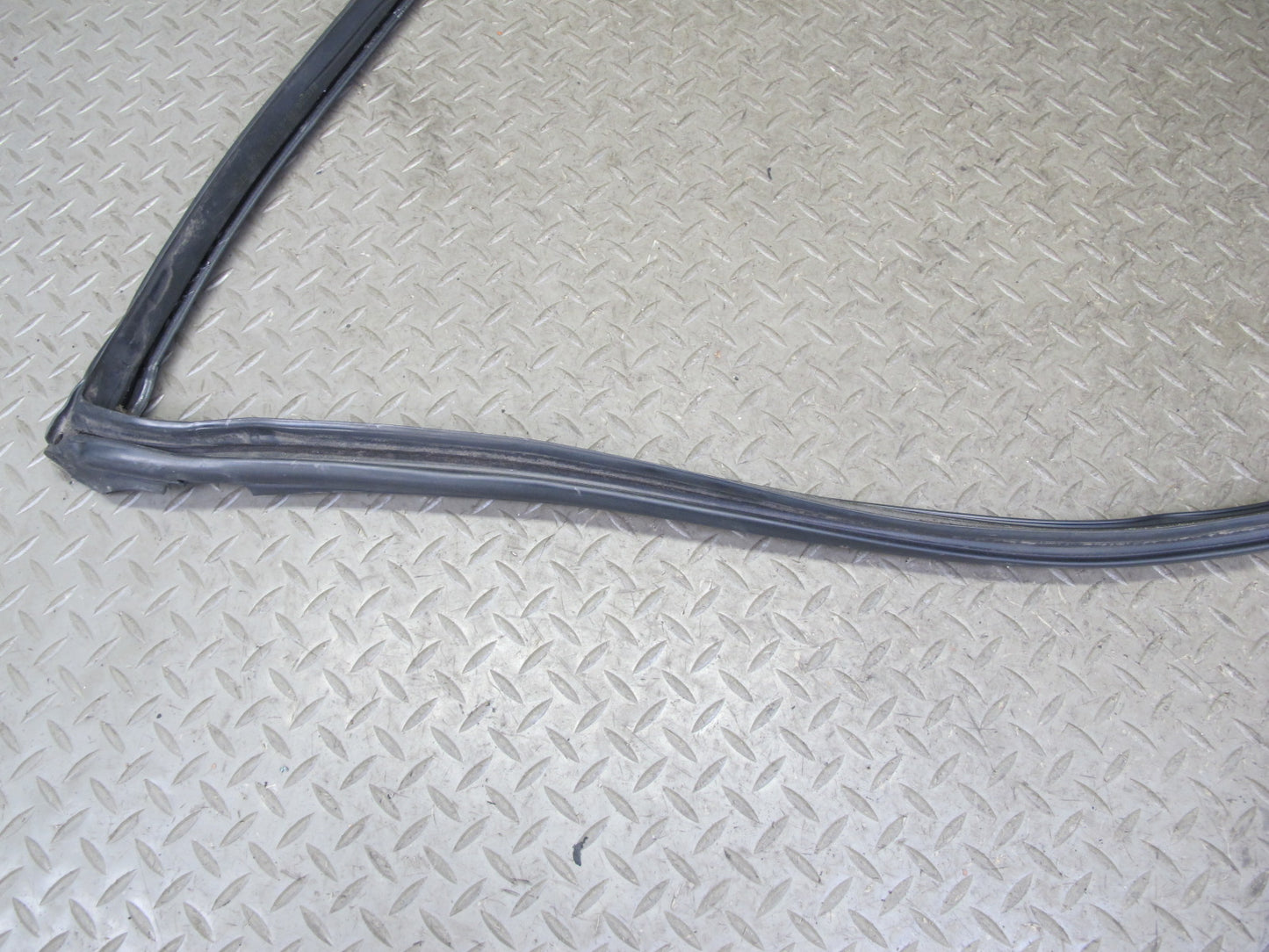 96-02 BMW E36/7 Z3 Roadster Windshield Weatherstrip Rubber Seal OEM