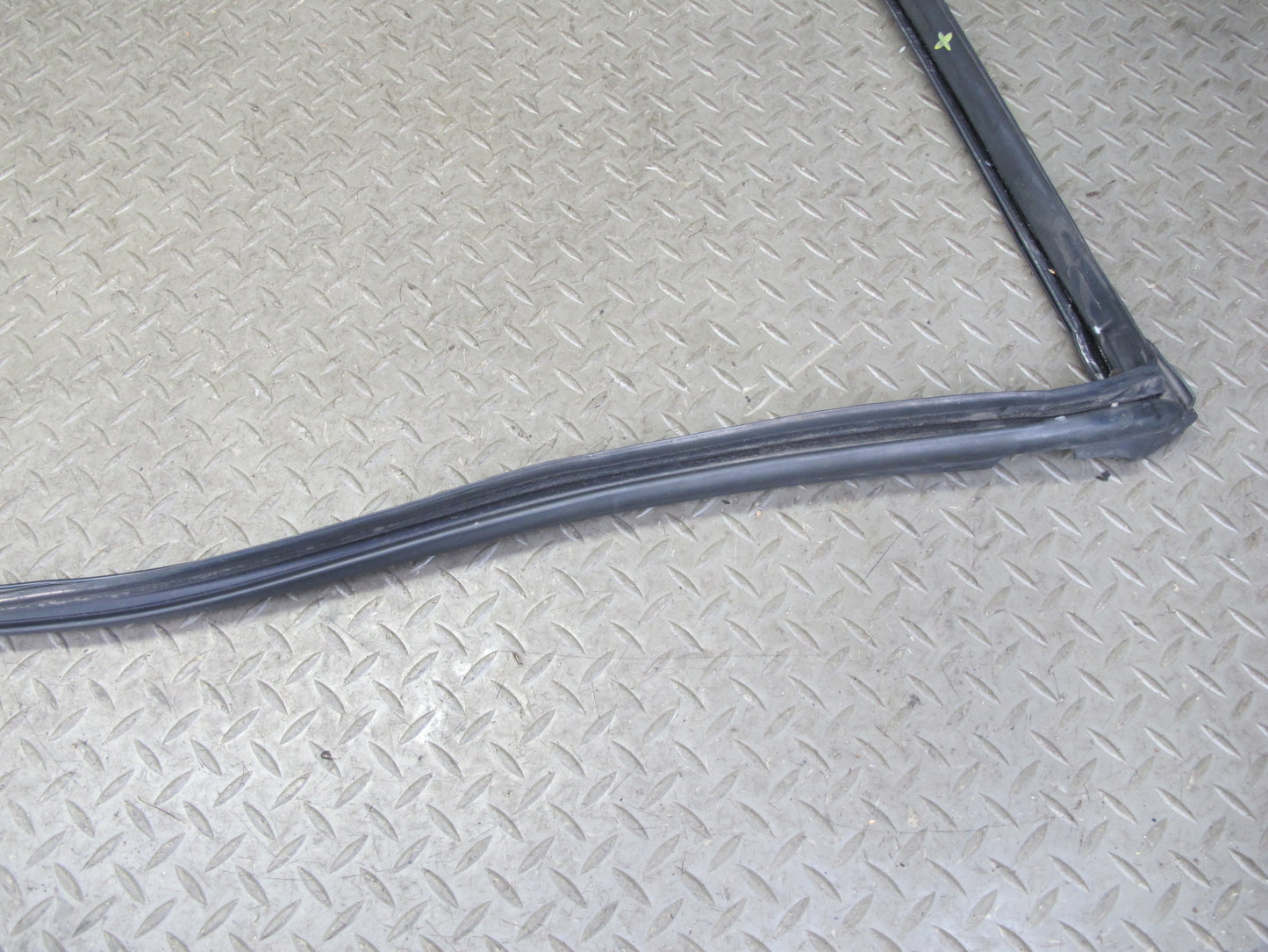 96-02 BMW E36/7 Z3 Roadster Windshield Weatherstrip Rubber Seal OEM