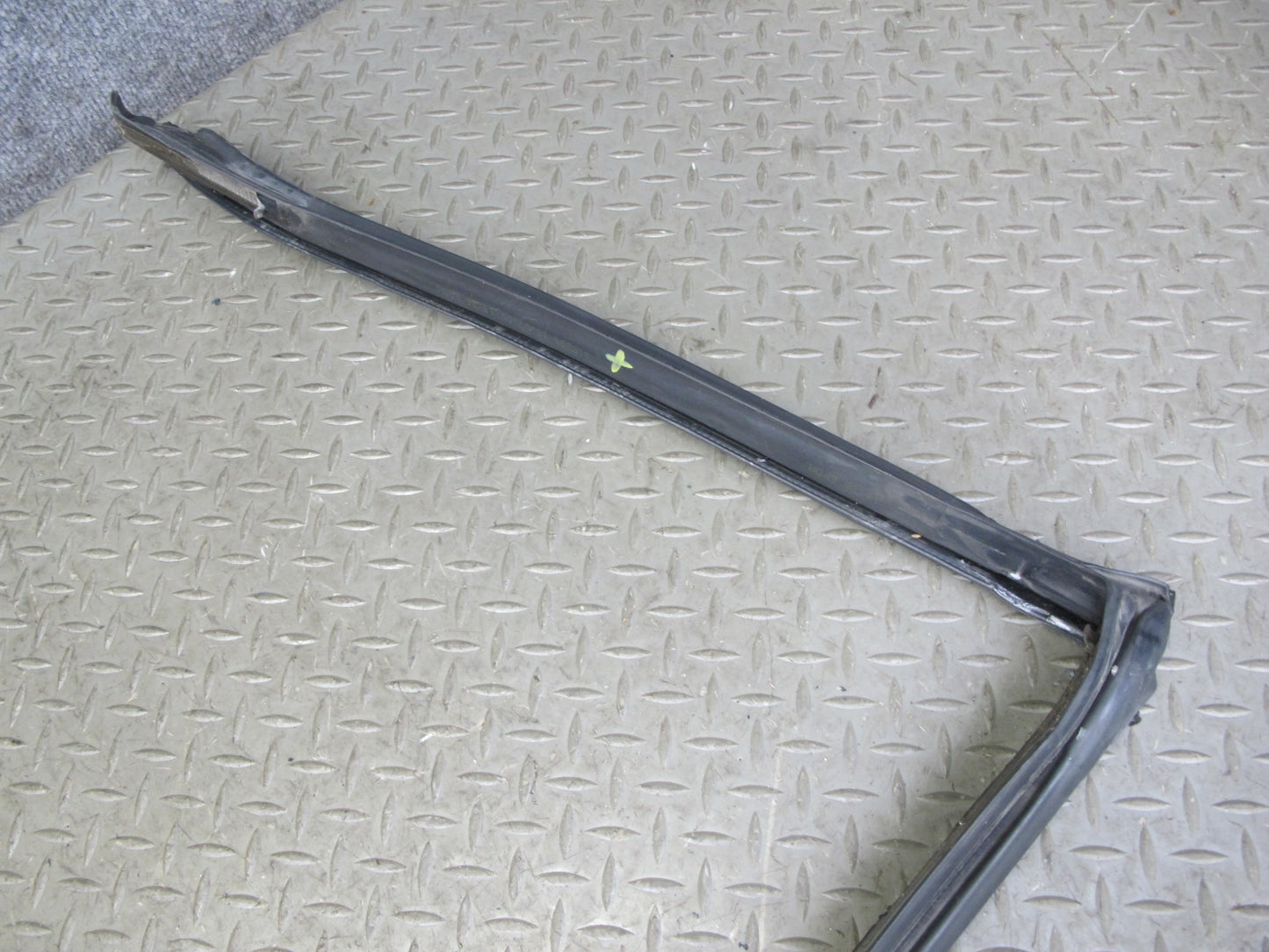 96-02 BMW E36/7 Z3 Roadster Windshield Weatherstrip Rubber Seal OEM