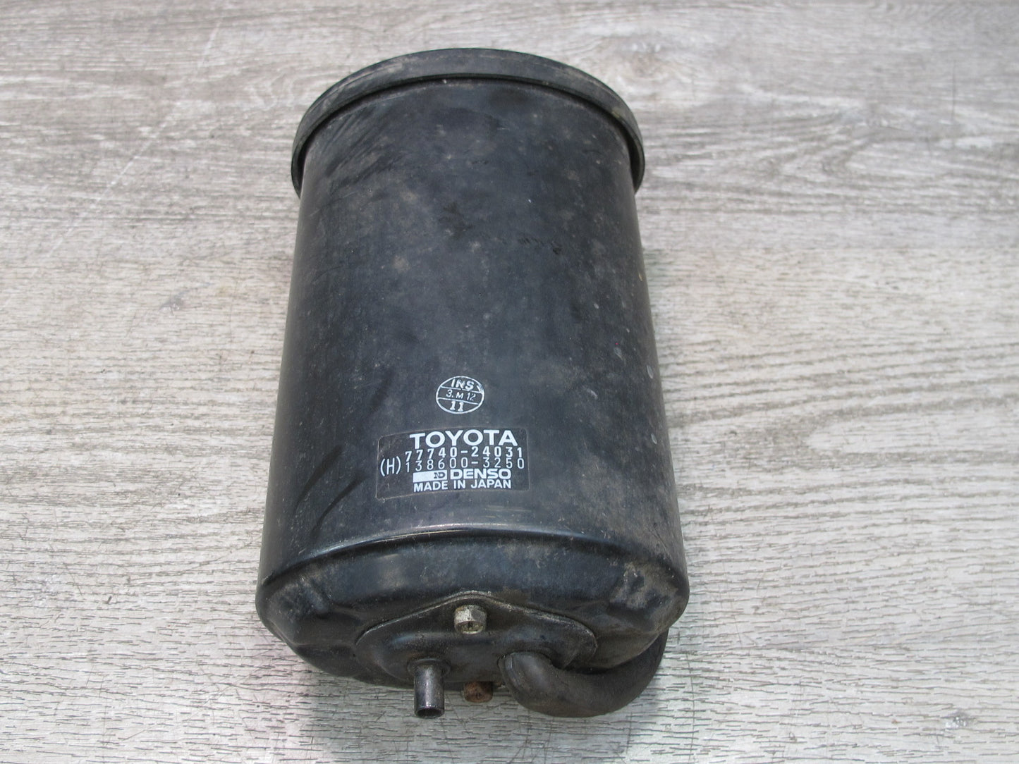92-97 Lexus JZZ31L SC300 SC400 Fuel Evap Vapor Charcoal Canister 77740-24031 OEM