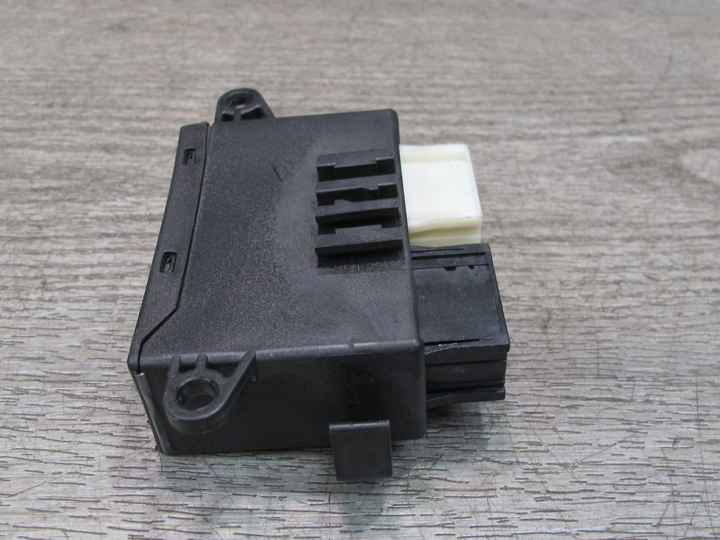 2001-2006 BMW E46 M3 3-SERISES Front Right Side Mirror Control Switch Module