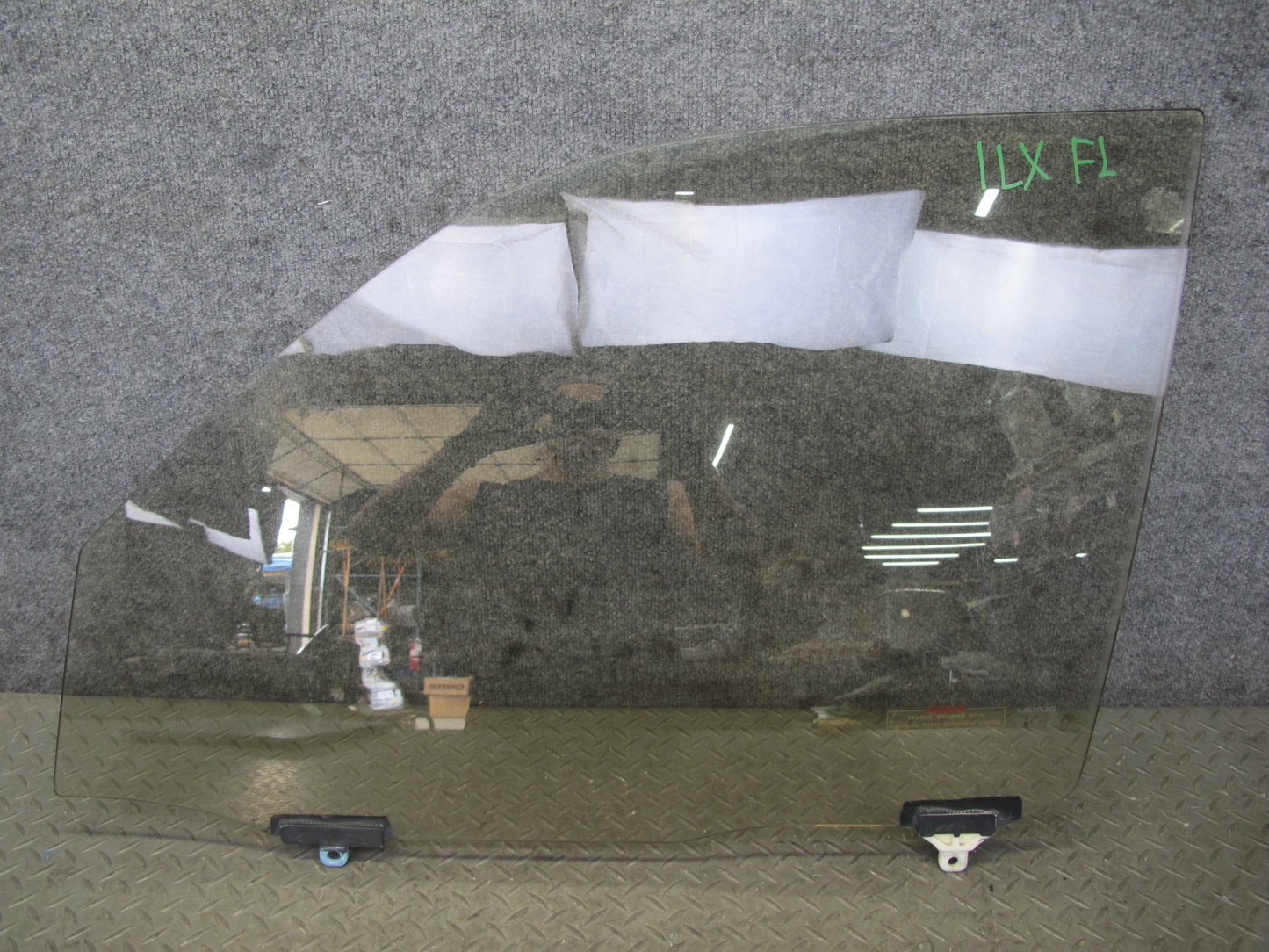 2000-2002 Lexus J100 LX470 Front Left Driver Side Door Glass Window