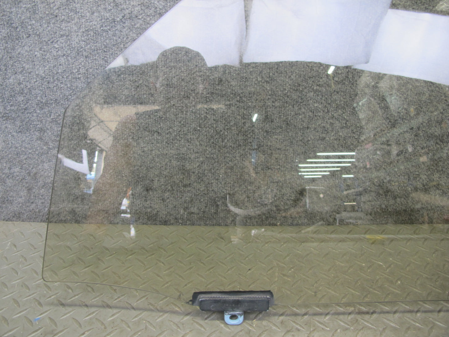 2000-2002 Lexus J100 LX470 Front Left Driver Side Door Glass Window