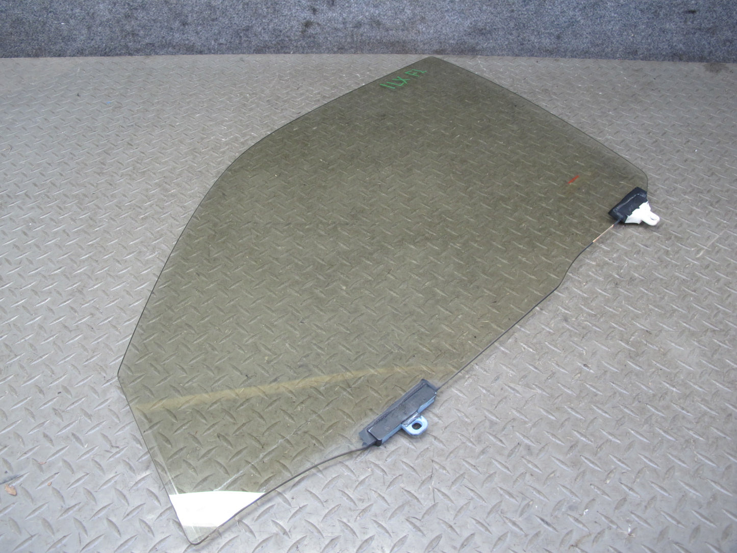 2000-2002 Lexus J100 LX470 Front Left Driver Side Door Glass Window