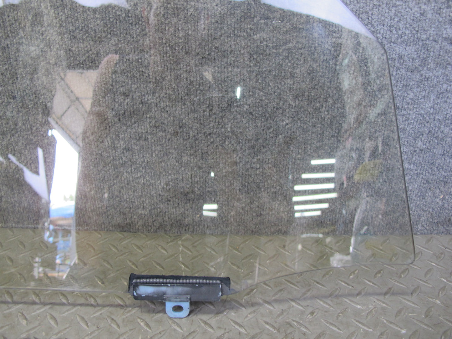 2000-2002 Lexus J100 LX470 Front Left Driver Side Door Glass Window