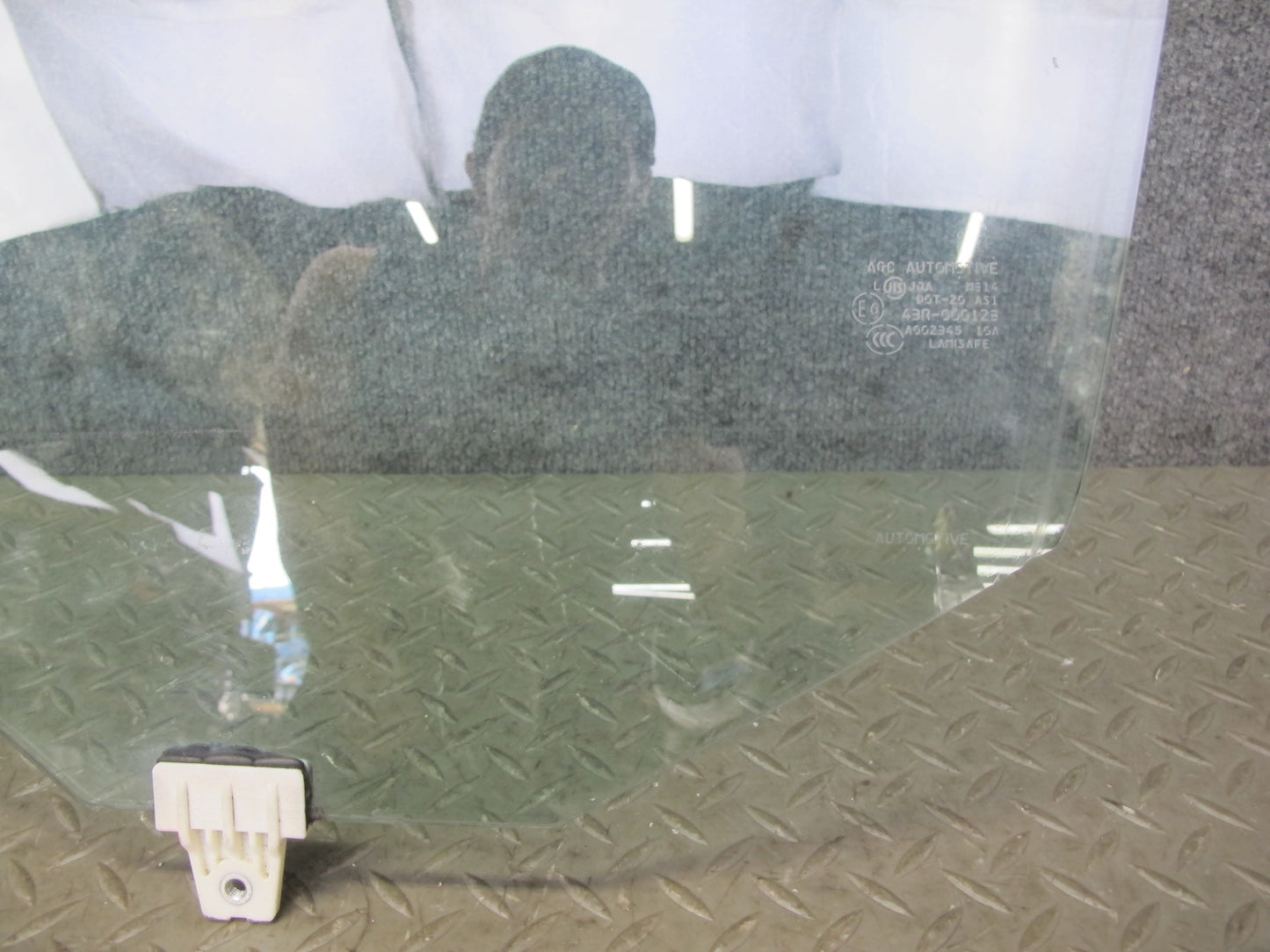 2011-2020 Infiniti QX56 QX80 Front Left Driver Side Door Glass Window