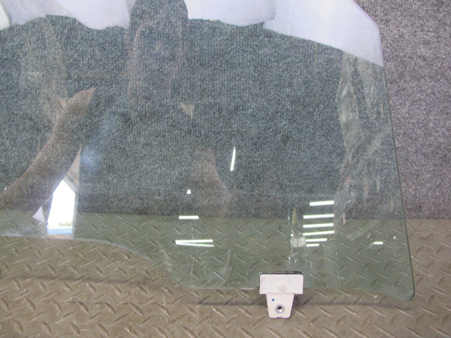 2011-2020 Infiniti QX56 QX80 Front Left Driver Side Door Glass Window