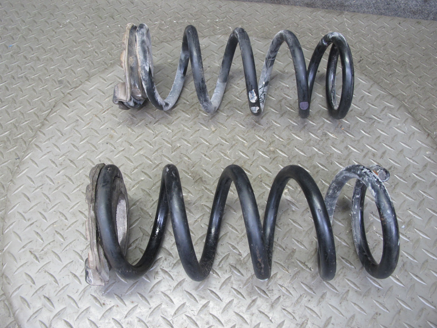2014-2015 Infiniti QX60 2.5L Hybrid AWD Rear Left & Right Coil Spring Set of 2