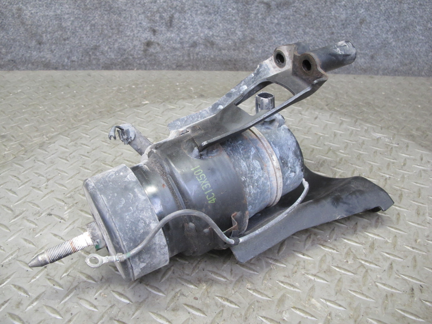 2014-2017 Infiniti QX60 2.5L Hybrid Rear Engine Motor Mount Insulator