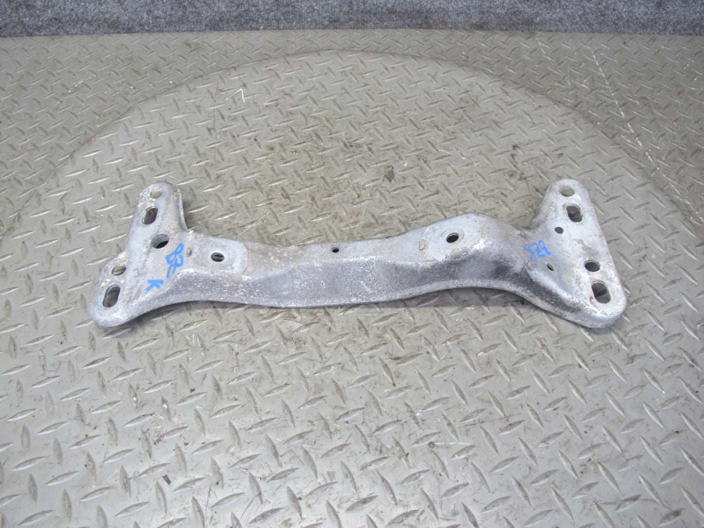 96-02 BMW E36/7 Z3 M/T Manual Transmission Crossmember Mount 1136498 OEM