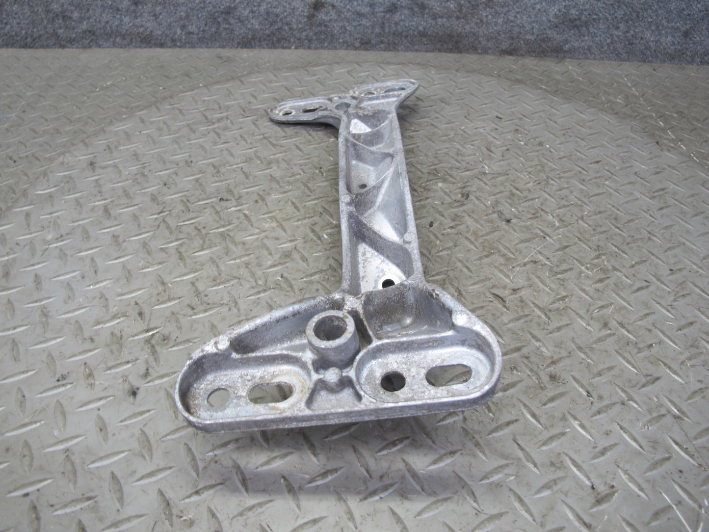 96-02 BMW E36/7 Z3 M/T Manual Transmission Crossmember Mount 1136498 OEM