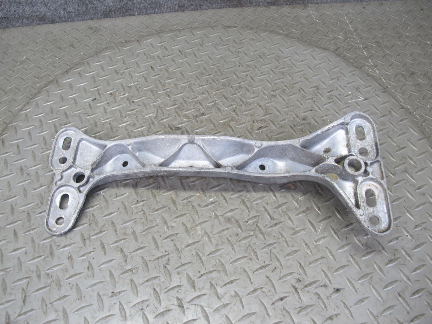96-02 BMW E36/7 Z3 M/T Manual Transmission Crossmember Mount 1136498 OEM