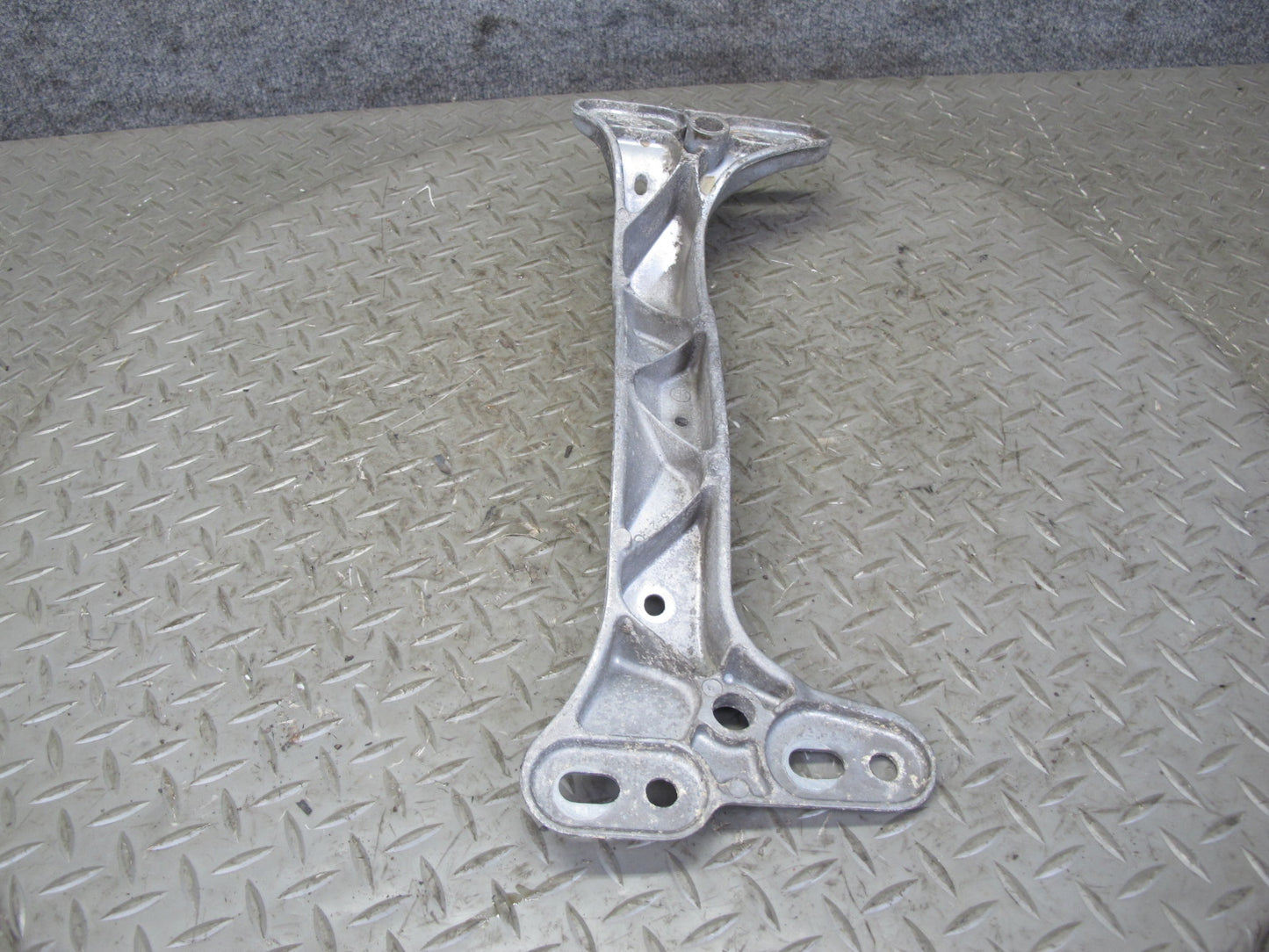 96-02 BMW E36/7 Z3 M/T Manual Transmission Crossmember Mount 1136498 OEM