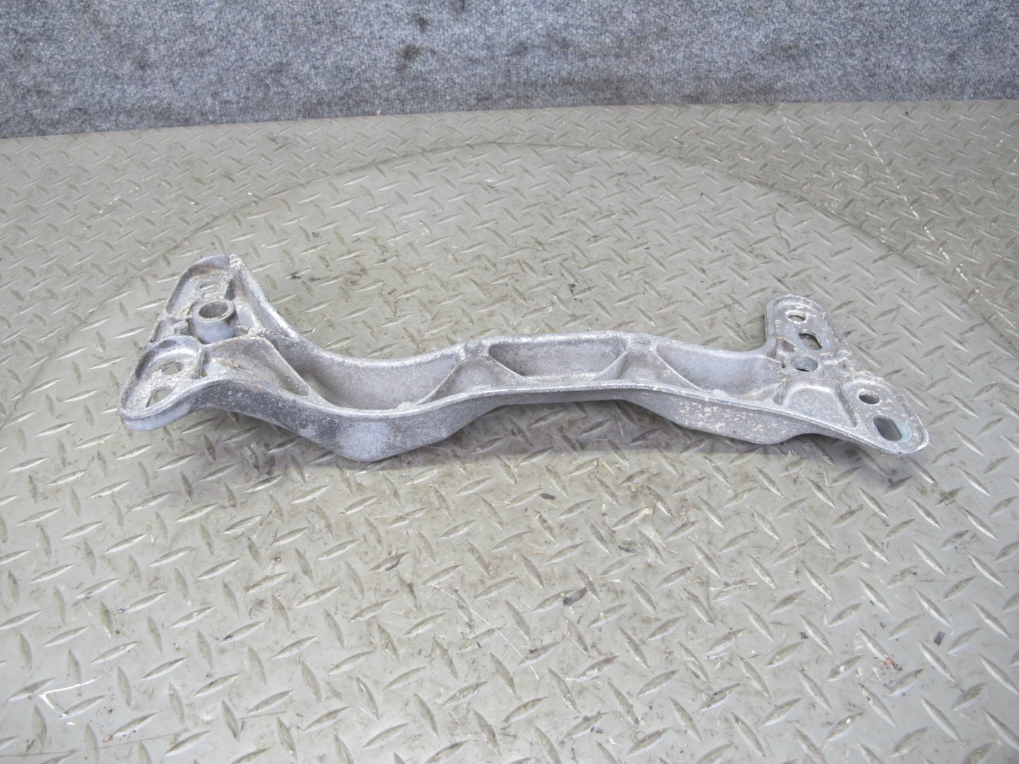 96-02 BMW E36/7 Z3 M/T Manual Transmission Crossmember Mount 1136498 OEM
