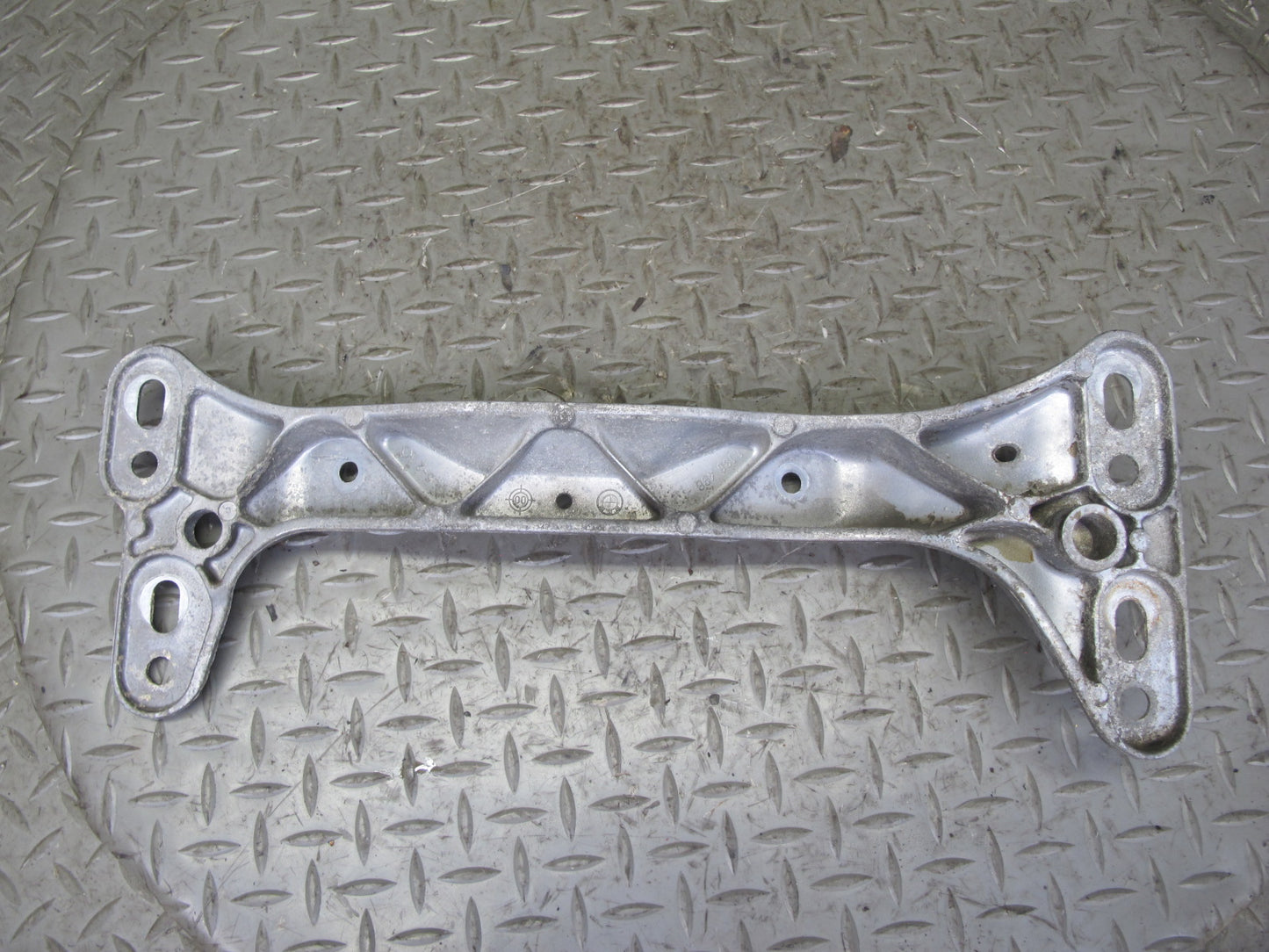 96-02 BMW E36/7 Z3 M/T Manual Transmission Crossmember Mount 1136498 OEM
