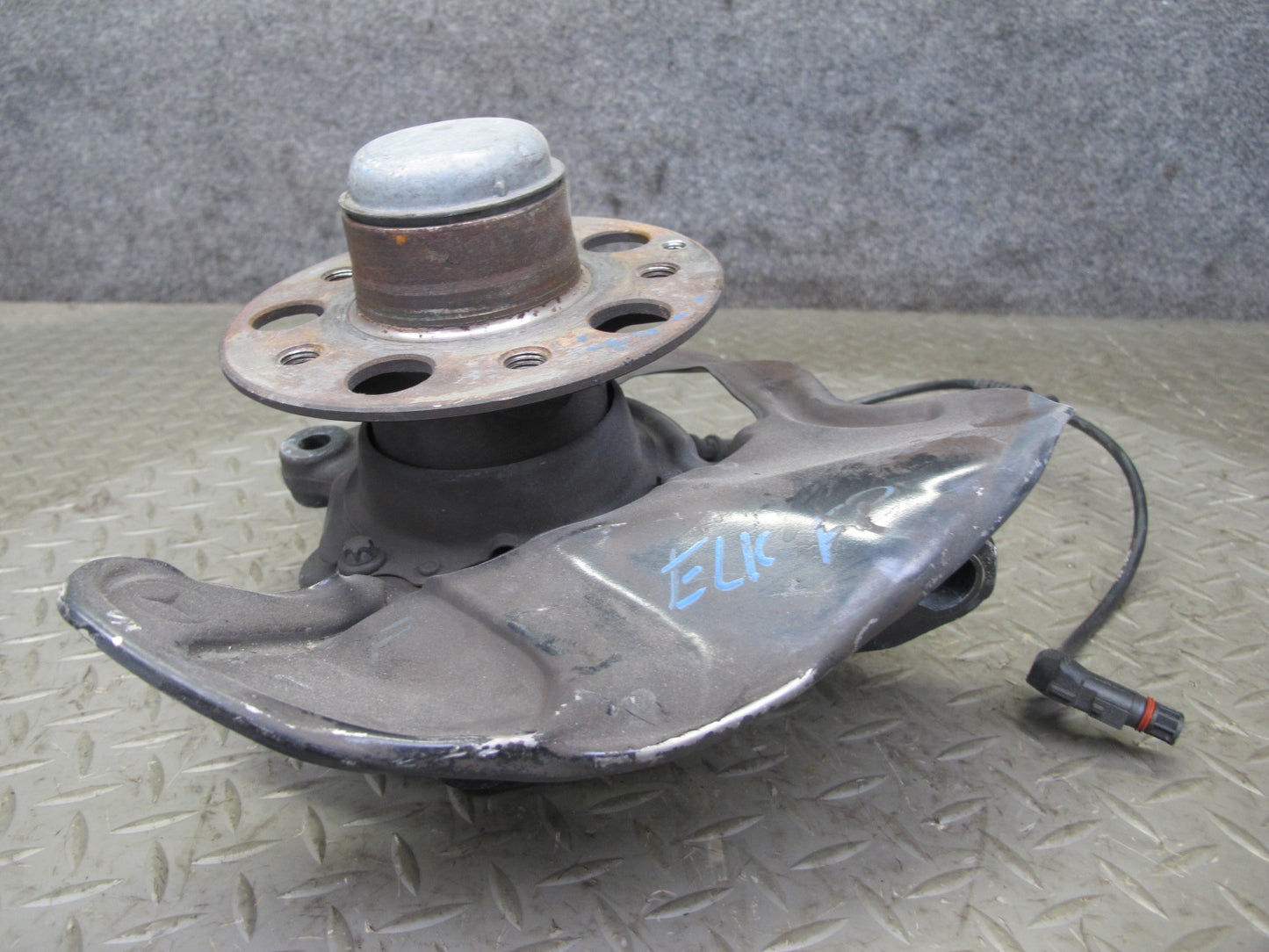 05-11 Mercedes R171 Slk-class Front Right Spindle Knuckle Wheel Hub Bearing OEM