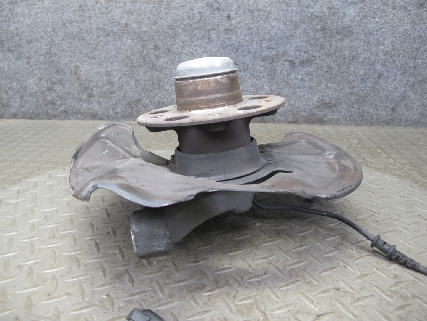 05-11 Mercedes R171 Slk-class Front Right Spindle Knuckle Wheel Hub Bearing OEM