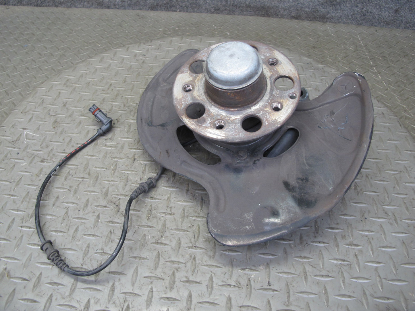 05-11 Mercedes R171 Slk-class Front Left Spindle Knuckle Wheel Hub Bearing OEM