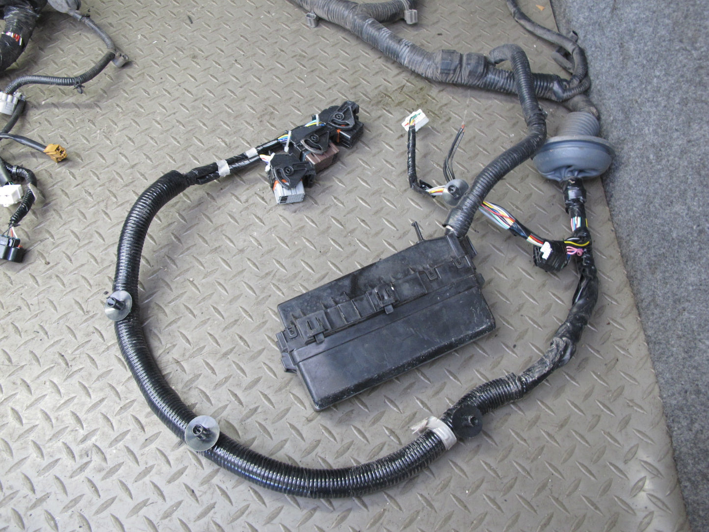 2014 Infiniti QX60 2.5L Hybrid Engine Bay Motor Wire Wiring Harness w Fuse Box