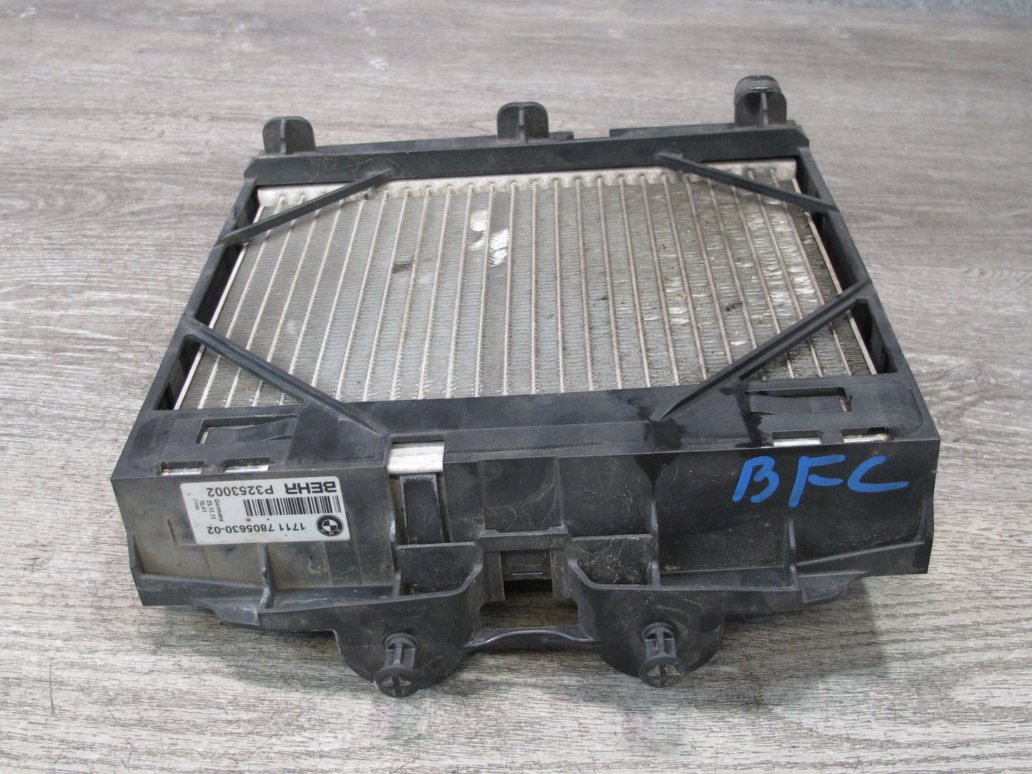 11-16 BMW F01 F07 F10 550I 650I Left Driver Side Auxiliary Radiator 7805630 OEM