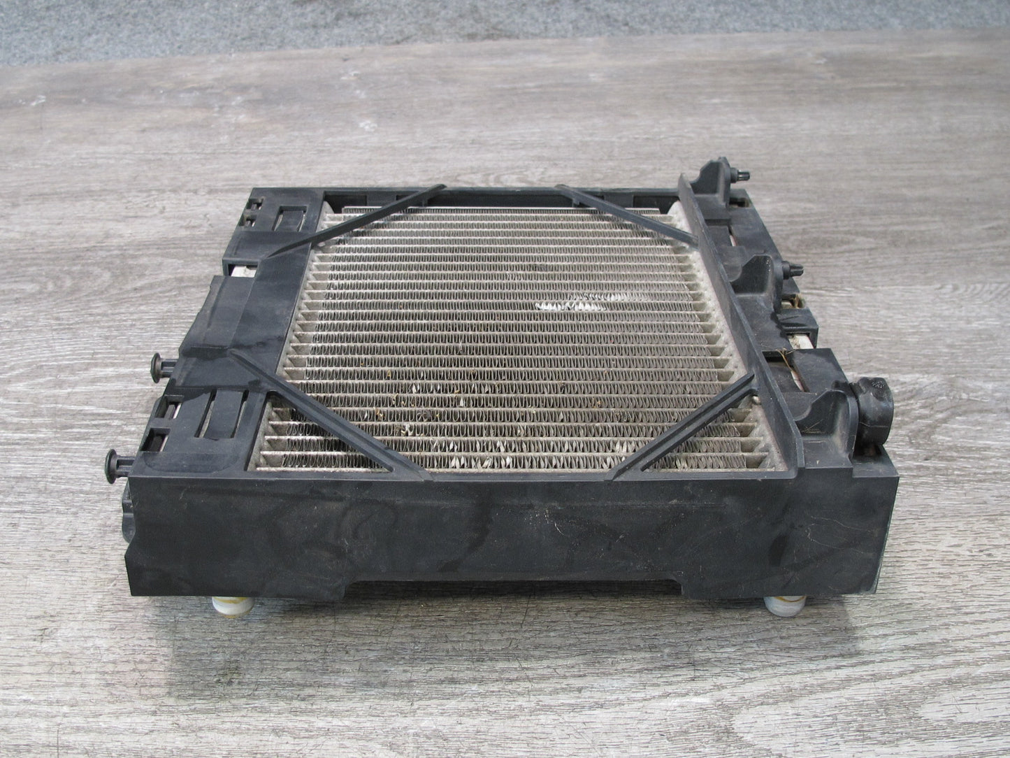 11-16 BMW F01 F07 F10 550I 650I Left Driver Side Auxiliary Radiator 7805630 OEM