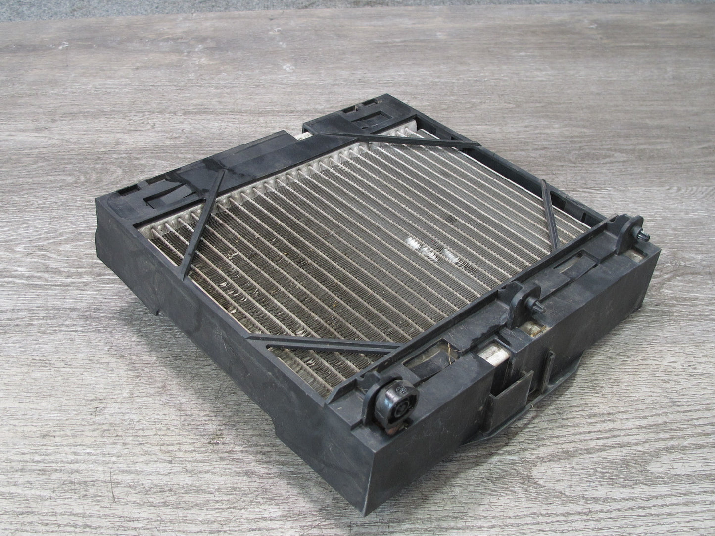 11-16 BMW F01 F07 F10 550I 650I Left Driver Side Auxiliary Radiator 7805630 OEM