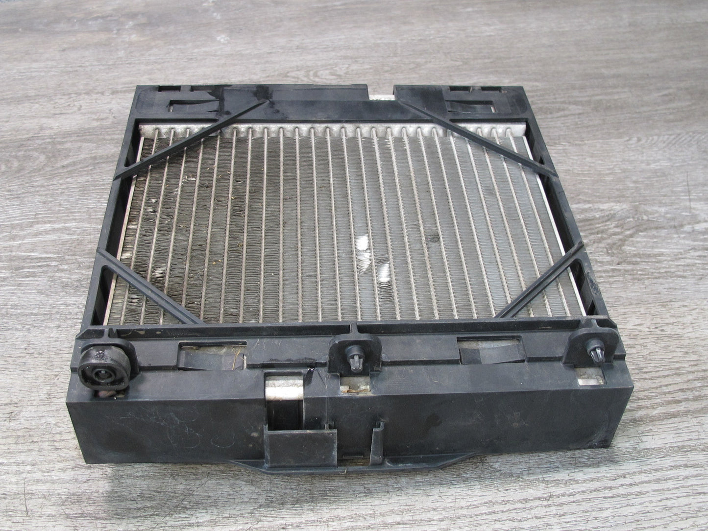 11-16 BMW F01 F07 F10 550I 650I Left Driver Side Auxiliary Radiator 7805630 OEM