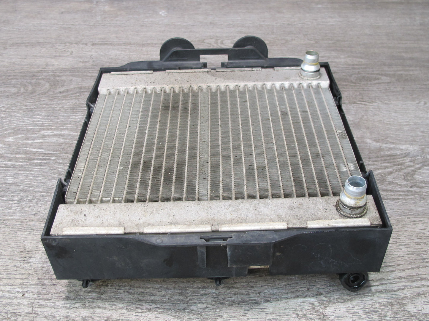 11-16 BMW F01 F07 F10 550I 650I Left Driver Side Auxiliary Radiator 7805630 OEM