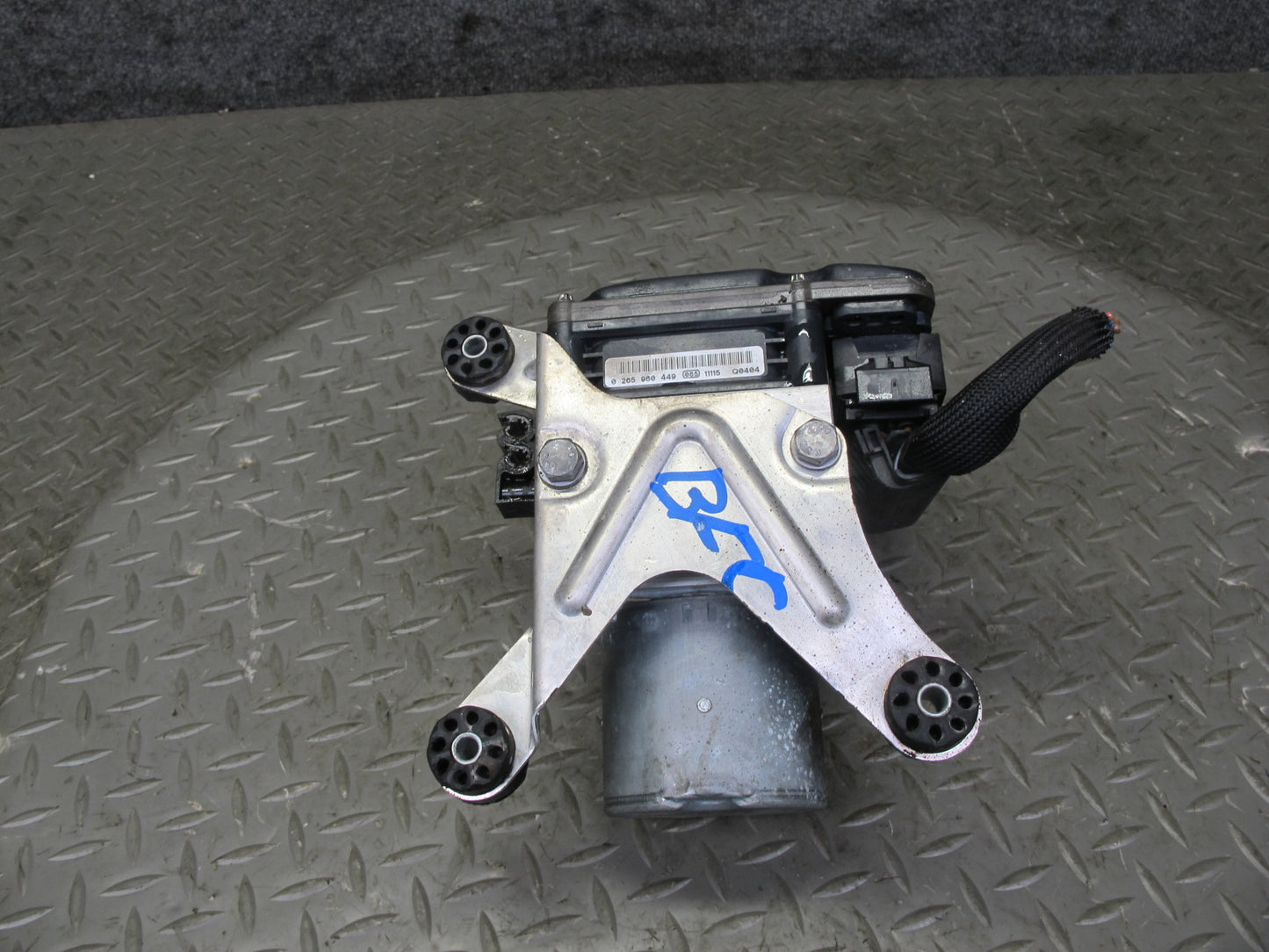11-13 BMW F10 550i AWD DSC ABS Anti Lock Brake Pump Control Module 6852820 OEM