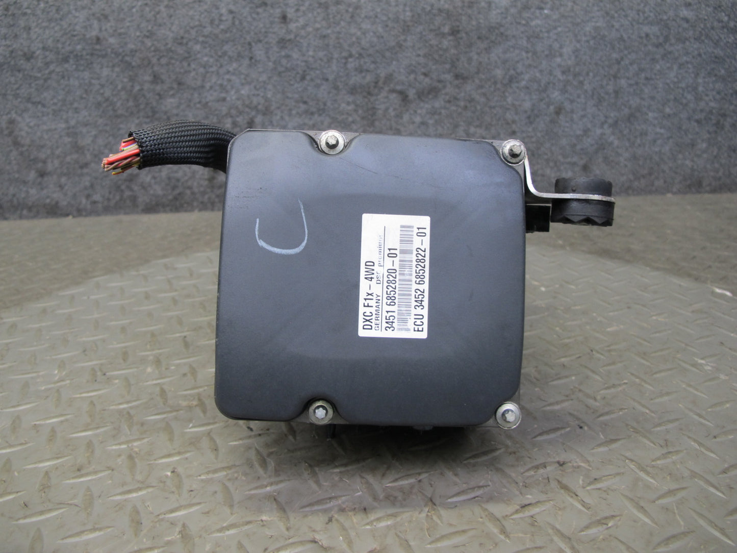 11-13 BMW F10 550i AWD DSC ABS Anti Lock Brake Pump Control Module 6852820 OEM
