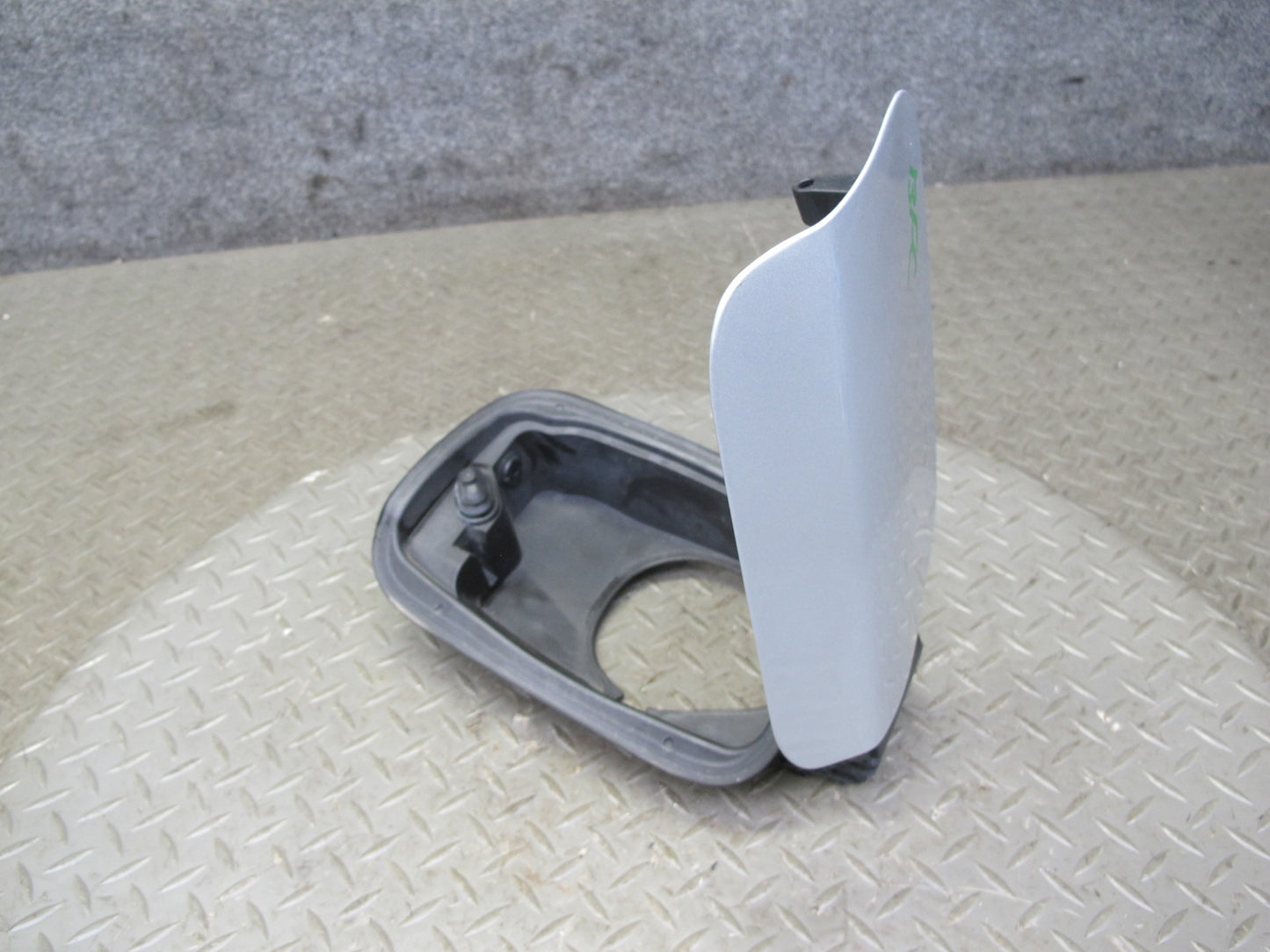 11-16 BMW F10 528 535 550 Gas Fuel Filler Lid Door Titan Silver 354 7218336 OEM