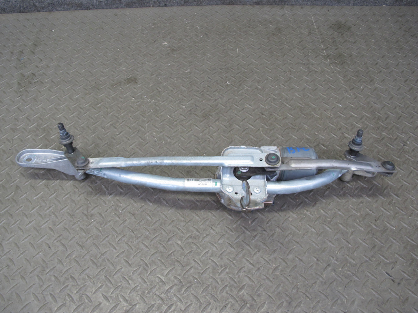 11-16 BMW F01 F10 550i Front Windshield Wiper Transmission Linkage w Motor OEM