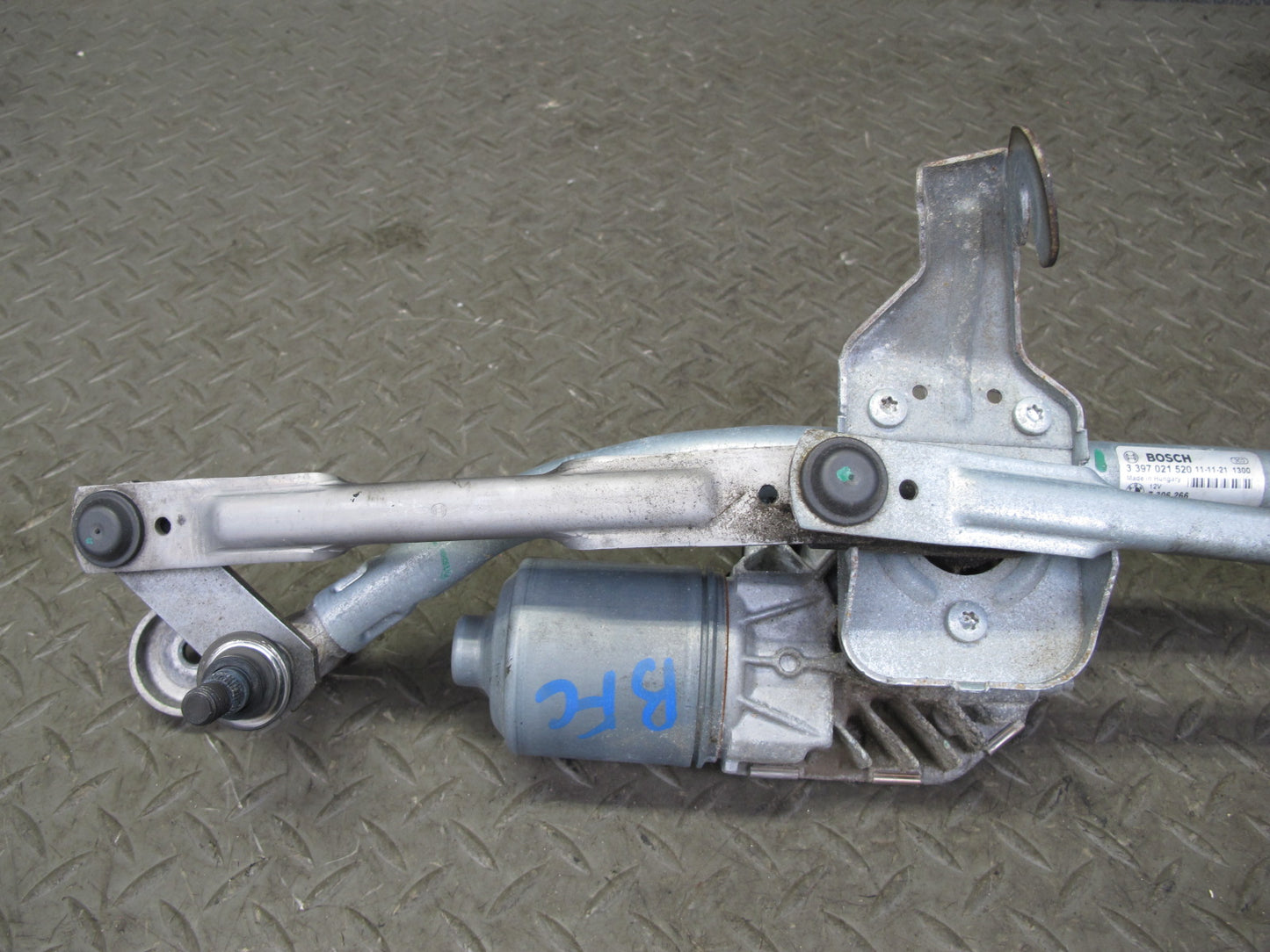 11-16 BMW F01 F10 550i Front Windshield Wiper Transmission Linkage w Motor OEM
