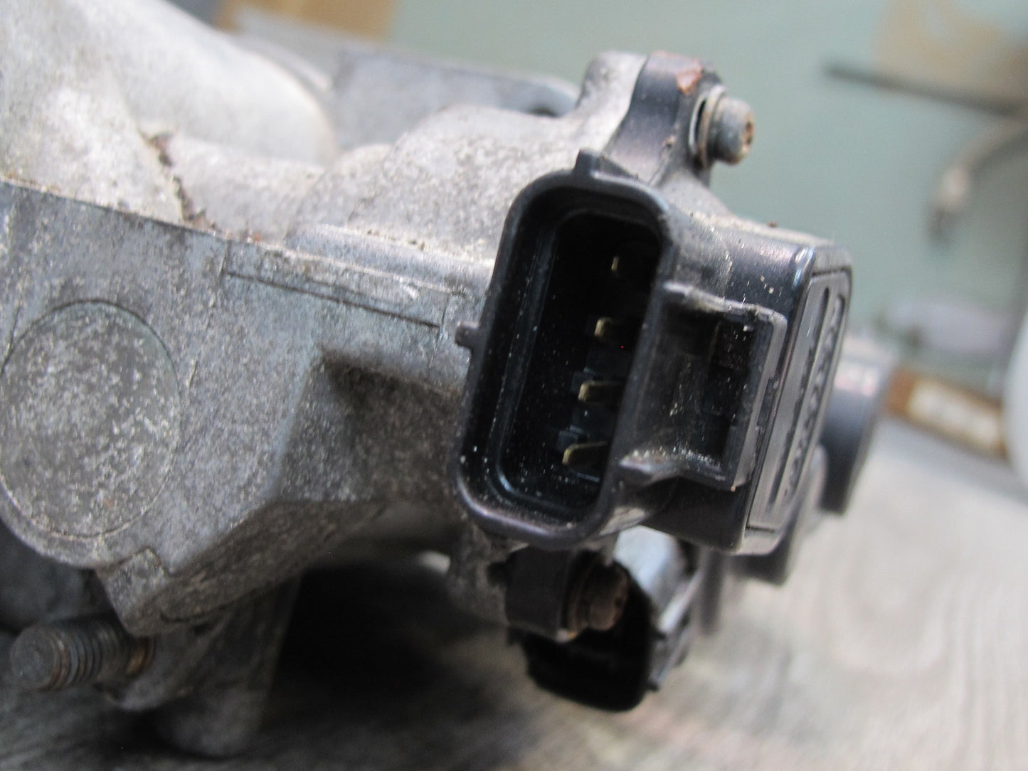 92-96 Lexus JZZ31L SC300 2JZGE Engine Throttle Body TRC w Sensor OEM