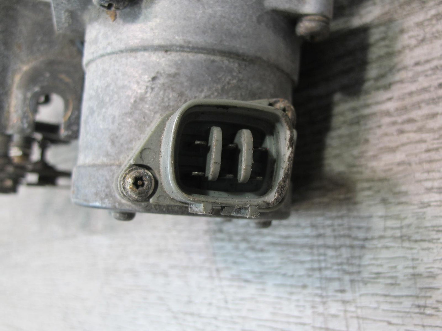 92-96 Lexus JZZ31L SC300 2JZGE Engine Throttle Body TRC w Sensor OEM